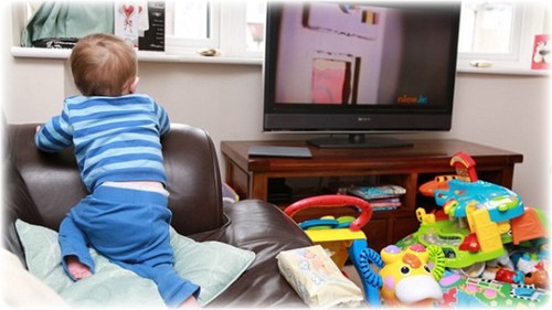Плоские телевизоры могут быть опасны для детей.
