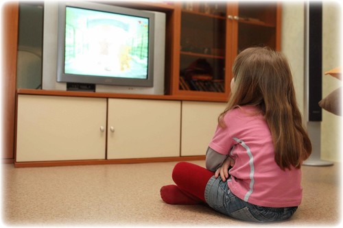 Плоские телевизоры могут быть опасны для детей.