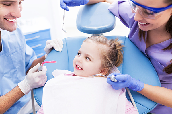 Стоматологи и ребенок