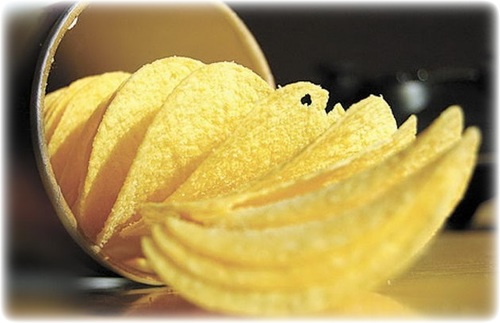 Картофельные чипсы больше всего провоцируют ожирение у детей.